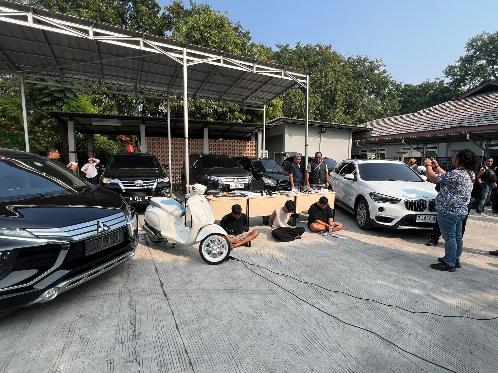 Pemberantasan Narkotika di Kampung Bahari, BNN Temukan Senpi, Amunisi, Sajam dan Uang Tunai Pemberantasan Narkotika di Kampung Bahari, BNN Temukan Senpi, Amunisi, Sajam dan Uang Tunai