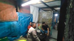Bhabinkamtibmas Sambangi Pos Satkamling Desa Bojong, Perkuat Kamtibmas Bersama Warga