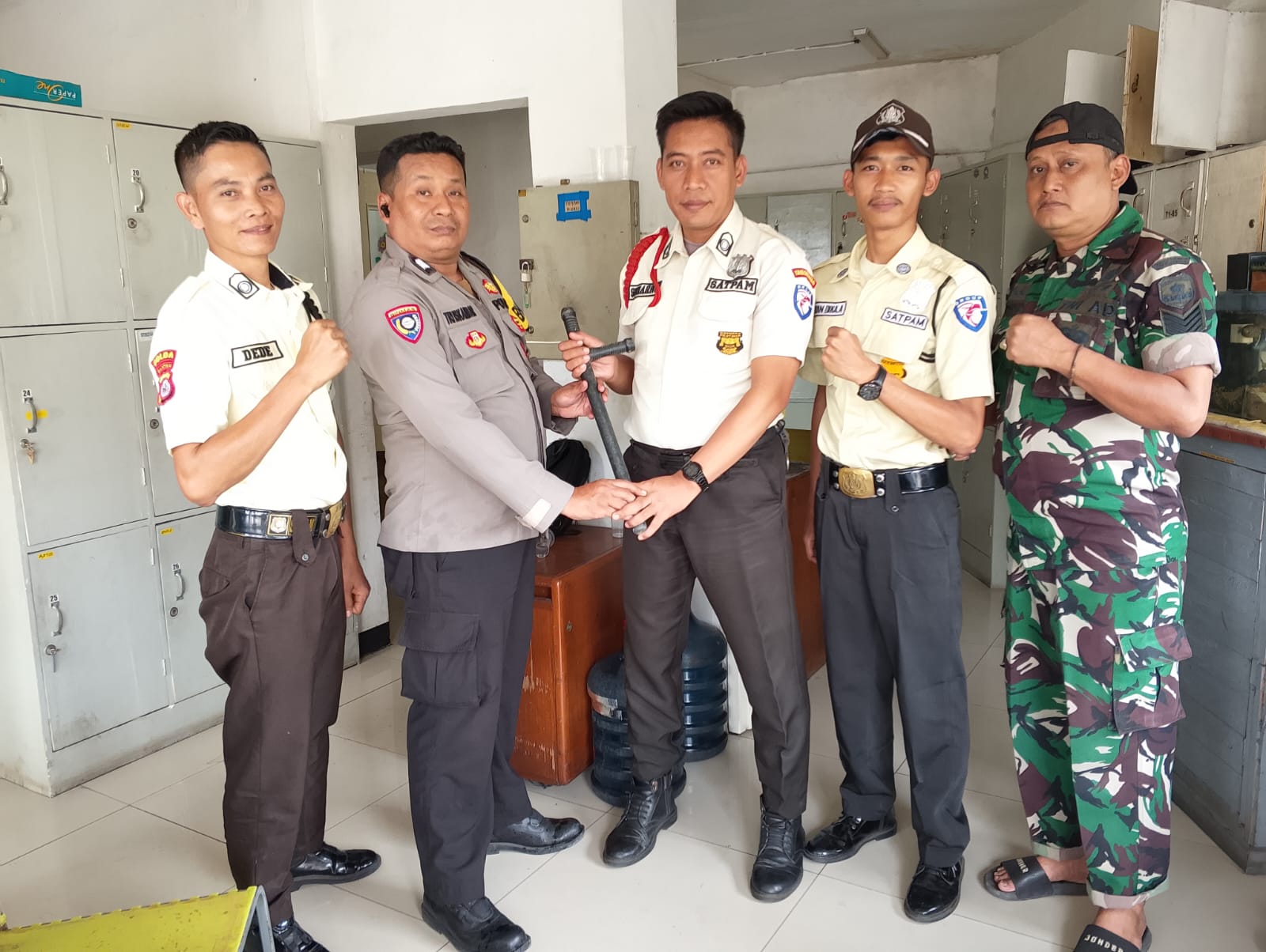 Sambangi Satpam PT Prima Makmur, Aiptu Tri Iskandar Perkuat Sinergi Kamtibmas di Desa Bitung Jaya