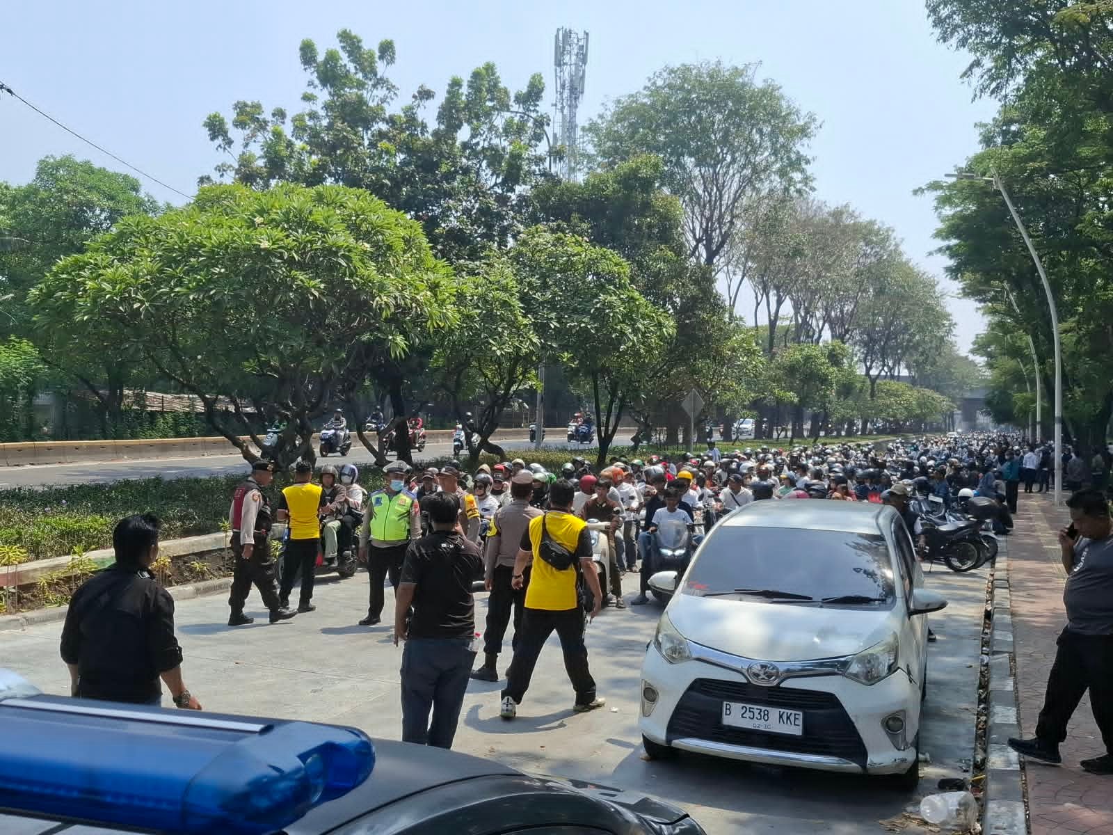 800 Simpatisan Gerindra Jakarta Utara Bergerak ke Gedung DPR RI Dukung Pidato Kenegaraan Presiden Prabowo 800 Simpatisan Gerindra Jakarta Utara Bergerak ke Gedung DPR RI Dukung Pidato Kenegaraan Presiden Prabowo