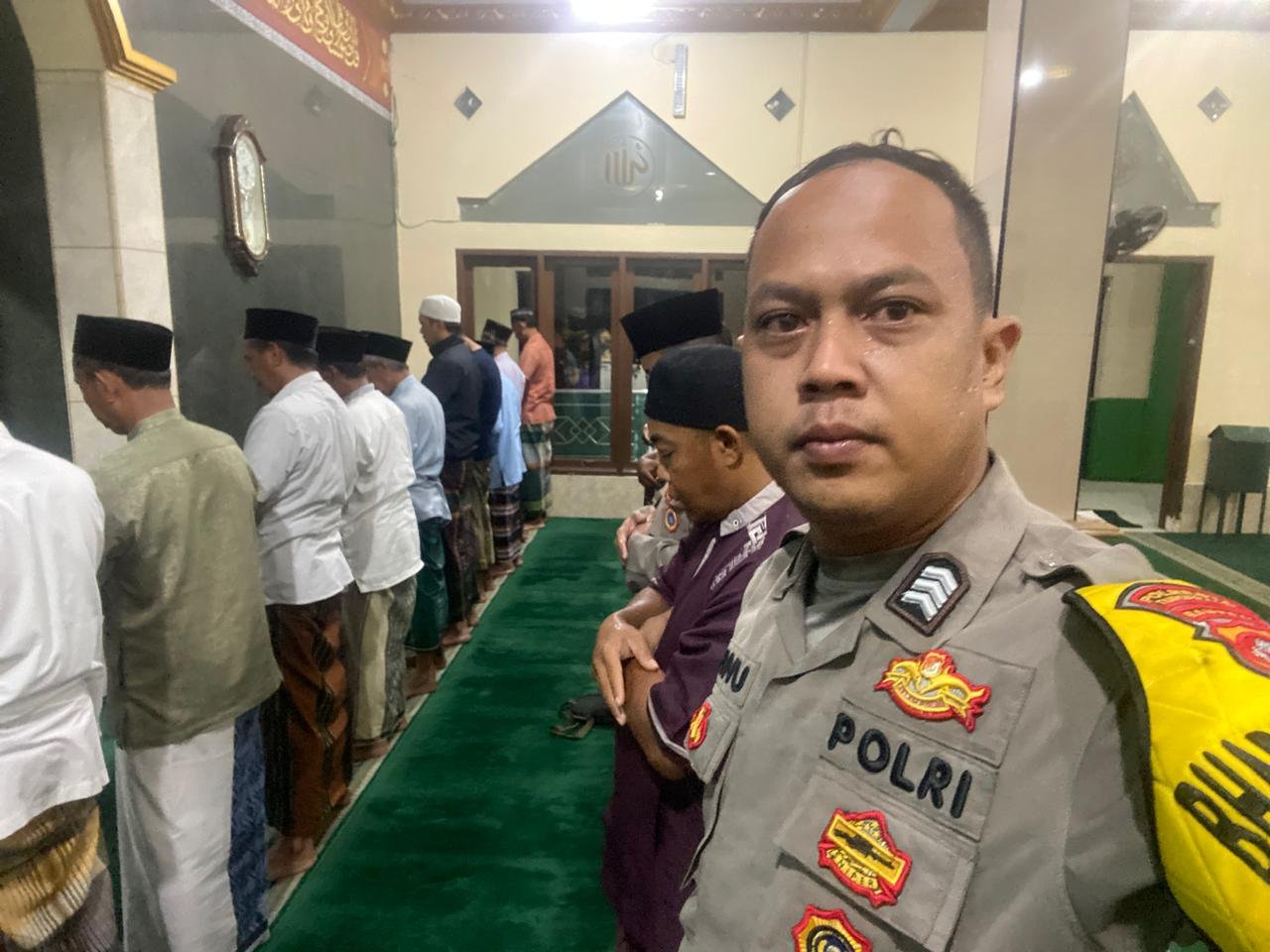 Bhabinkamtibmas Polsek Cikupa Perkuat Silaturahmi Warga melalui Program Subuh Keliling Bhabinkamtibmas Polsek Cikupa Perkuat Silaturahmi Warga melalui Program Subuh Keliling