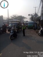 AIPTU Asep Kusheri Aktif Atur Lalin Pagi, Arus Kendaraan di Jalan Raya Serang Cikupa Ramai Lancar