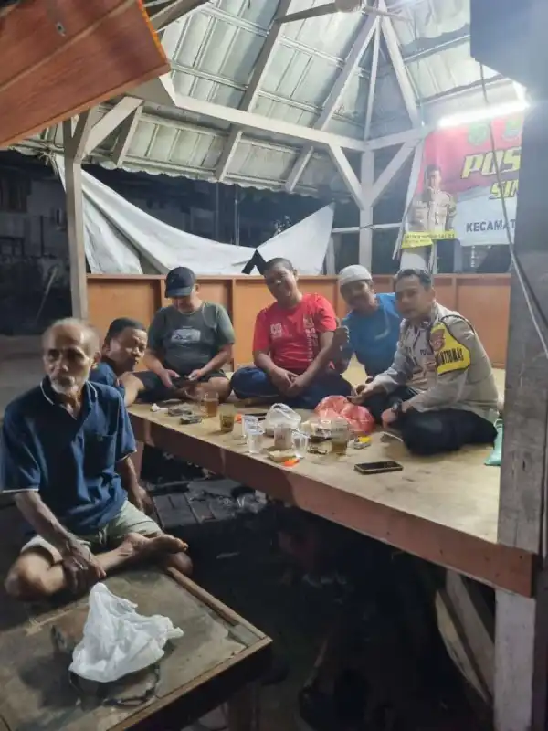 Polsek Cikupa Bersama Warga Laksanakan Ronda Siskamling, Perkuat Kamtibmas