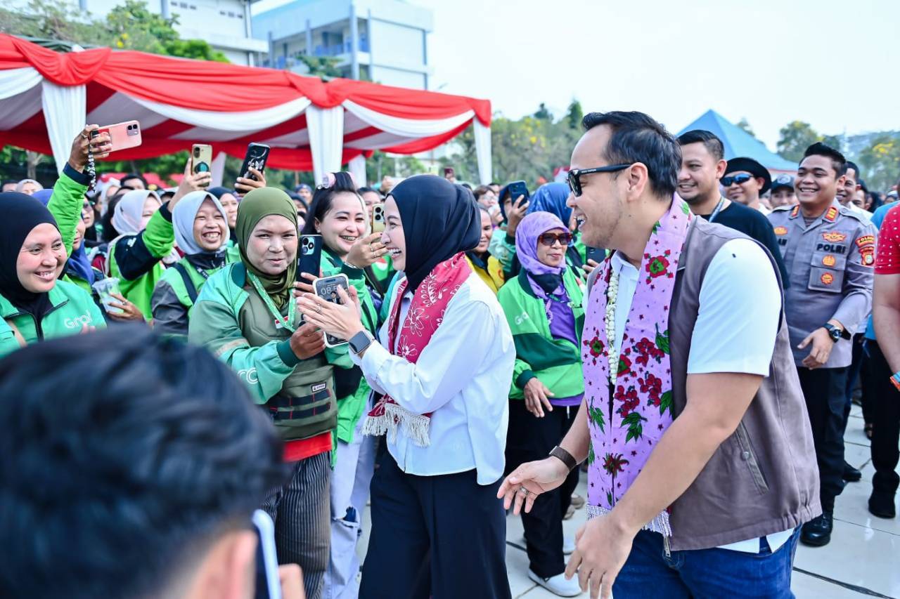 Pasar Murah hingga Hadiah, Rano Alfath Meriahkan HUT RI Bersama 1.500 Ojol