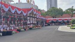 Upacara Kemerdekaan RI Ke-81 di Surabaya Berlangsung Meriah, Momentum Mengenang Jasa Pahlawan dan Perkuat Nasionalisme Upacara Kemerdekaan RI Ke-81 di Surabaya Berlangsung Meriah, Momentum Mengenang Jasa Pahlawan dan Perkuat Nasionalisme