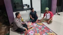Aiptu Tri Iskandar Sambangi Pos Siskamling Bitung Jaya, Ajak Warga Jaga Keamanan Bersama