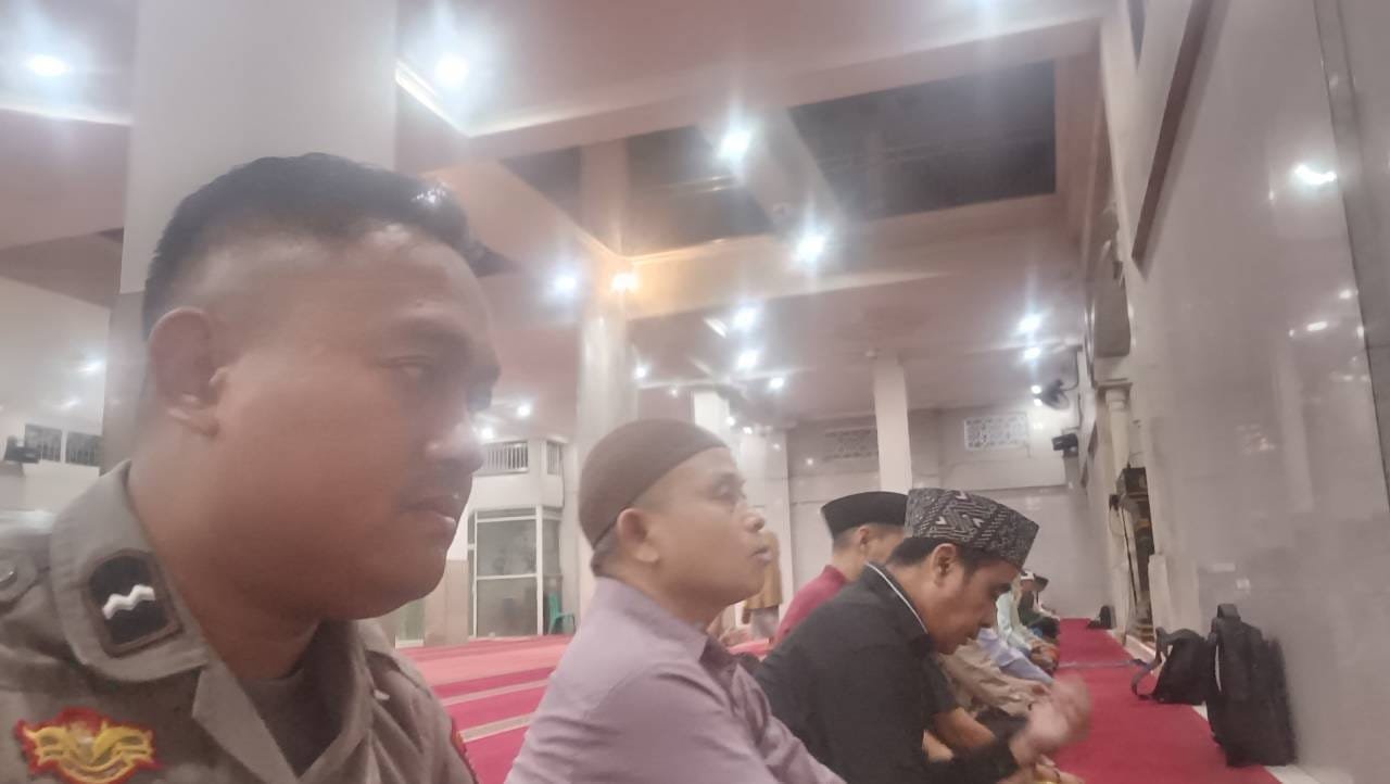 Bhabinkamtibmas Polsek Cikupa Gelar Subuh Keliling, Ajak Warga Bersama Jaga Kamtibmas Bhabinkamtibmas Polsek Cikupa Gelar Subuh Keliling, Ajak Warga Bersama Jaga Kamtibmas