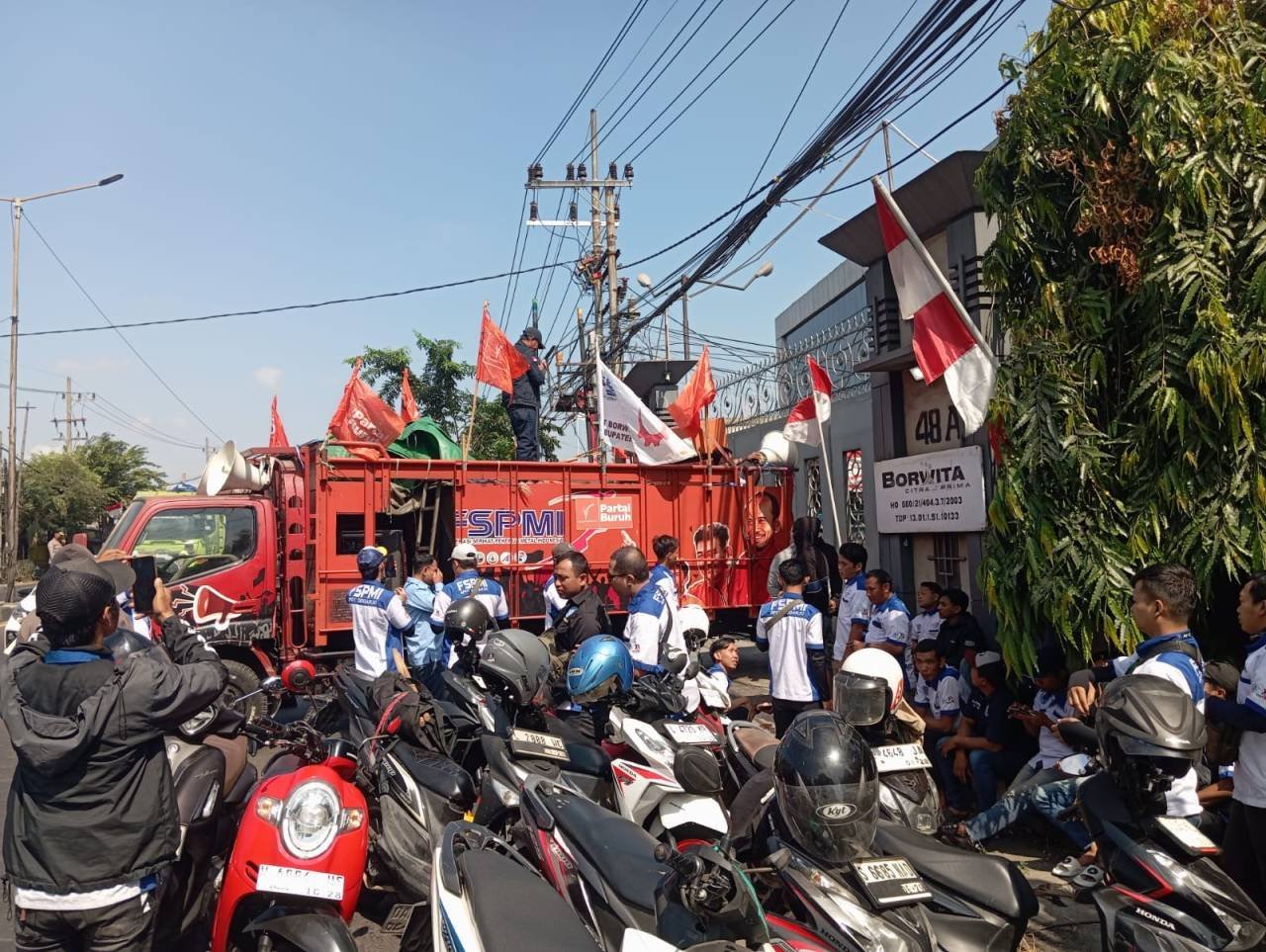 Puluhan Buruh FSPMI Sidoarjo Gelar Aksi di PT Borwita, Desak Pemenuhan Hak Pekerja