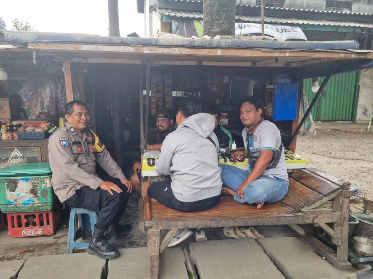 Warung Bhabinkamtibmas di Sukadamai, Aiptu Mukhsodin Serap Aspirasi Warga dan Perkuat Kamtibmas Warung Bhabinkamtibmas di Sukadamai, Aiptu Mukhsodin Serap Aspirasi Warga dan Perkuat Kamtibmas