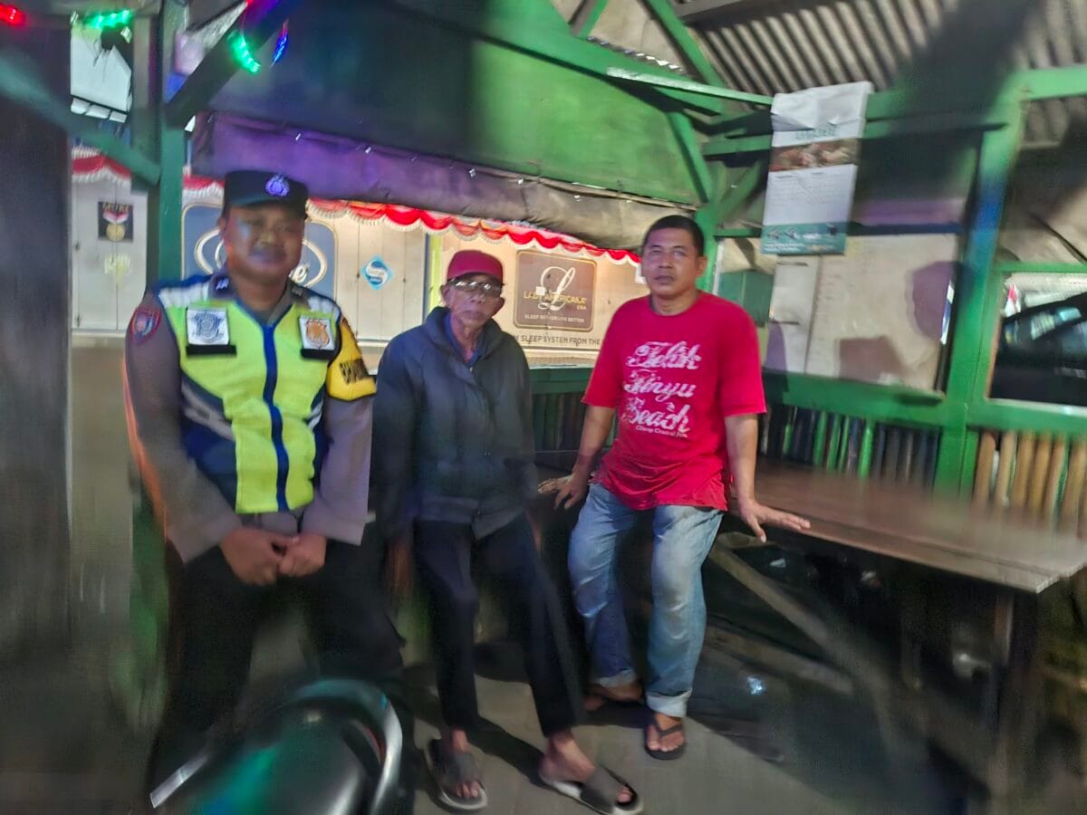 Aipda S. Hamdi Sambangi Pos Satkamling Desa Cikupa, Perkuat Sinergi dengan Warga
