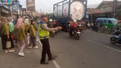 Polsek Cikupa Gelar PECAK Pagi di Pertigaan Columbus, Arus Lalu Lintas Ramai Lancar