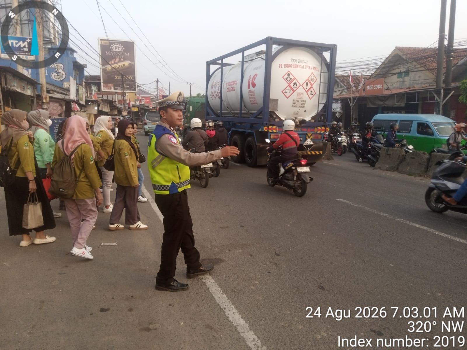 Polsek Cikupa Gelar PECAK Pagi di Pertigaan Columbus, Arus Lalu Lintas Ramai Lancar