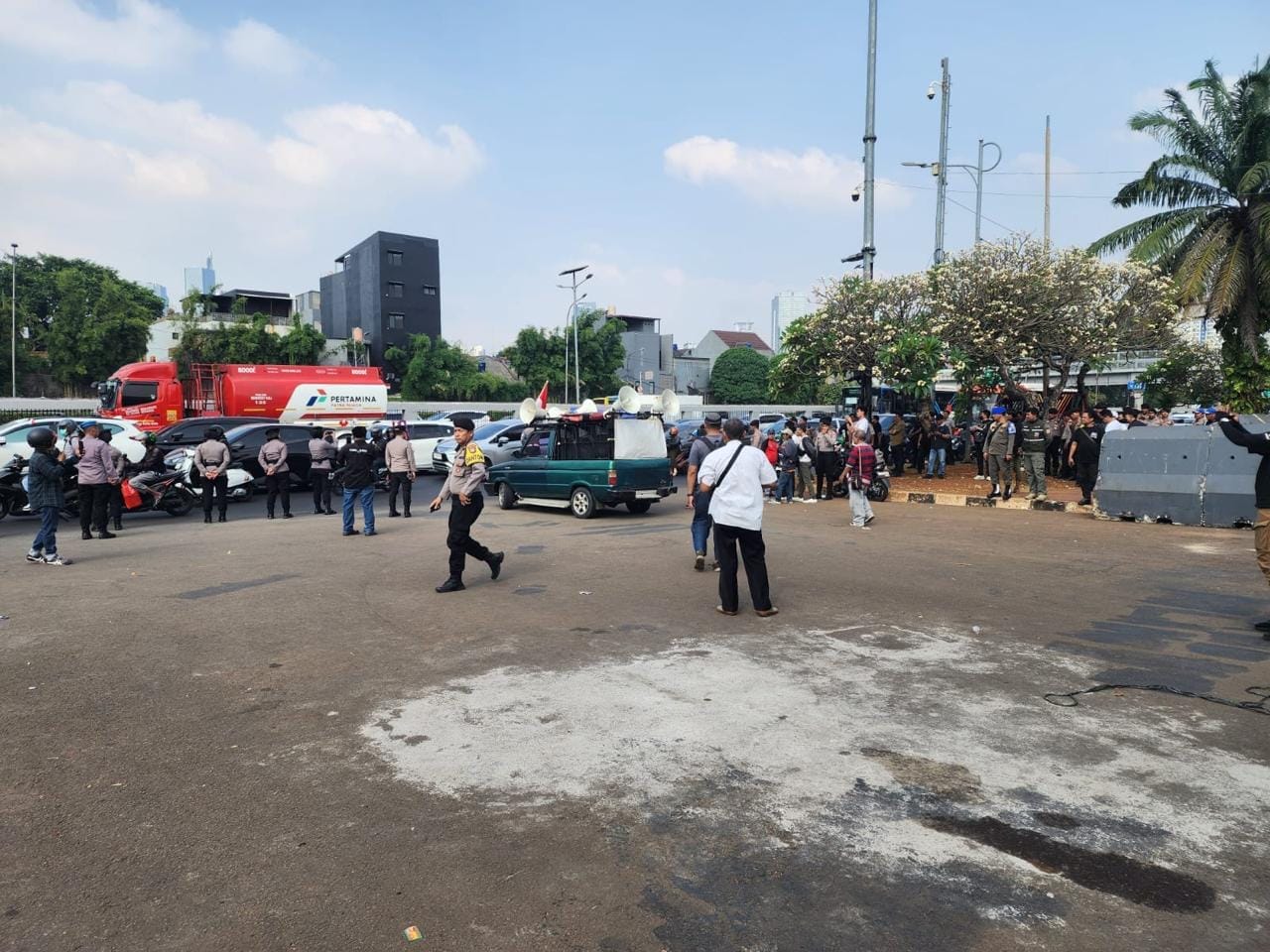 Aliansi Masyarakat Pemuda Cinta Damai Gelar Aksi di Depan DPR RI, Serukan Jakarta Aman dari Provokasi