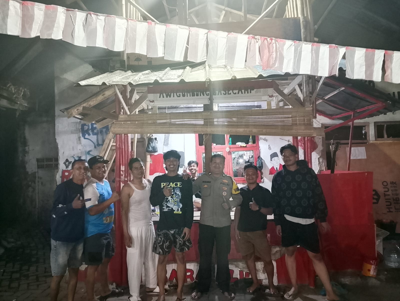 Polsek Cikupa Perkuat Keamanan Lingkungan, Bhabinkamtibmas Ronda Siskamling Bersama Warga Bitung Jaya Polsek Cikupa Perkuat Keamanan Lingkungan, Bhabinkamtibmas Ronda Siskamling Bersama Warga Bitung Jaya