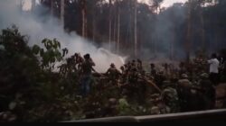 Tim Gabungan Respon, Kendalikan Kebakaran Lahan di Kampung Oyya Tim Gabungan Respon, Kendalikan Kebakaran Lahan di Kampung Oyya