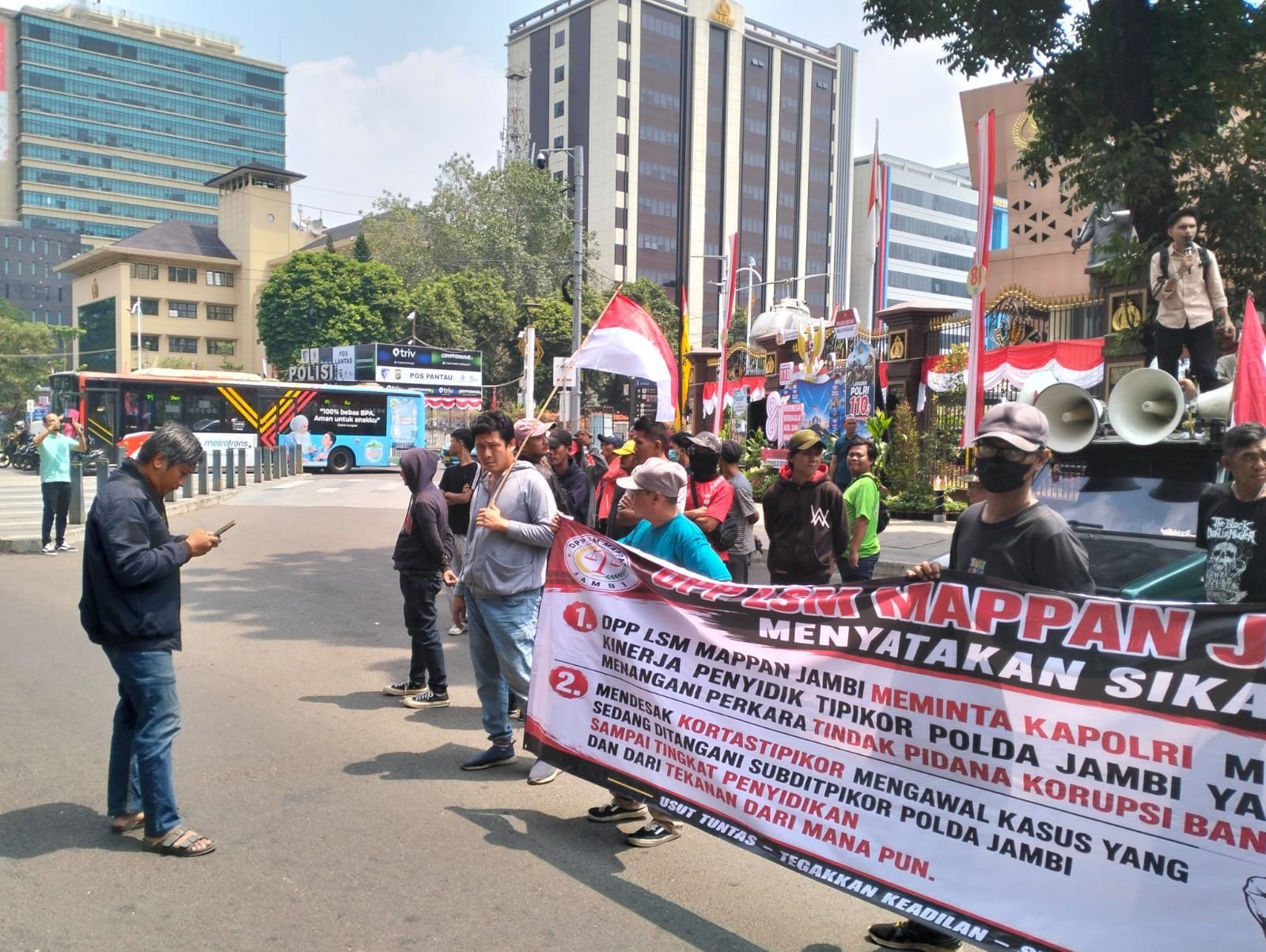 Aksi di Baharkam Mabes Polri, GERAM Jambi Minta Dugaan Tambang Ilegal dan Aliran Dana Diusut Tuntas