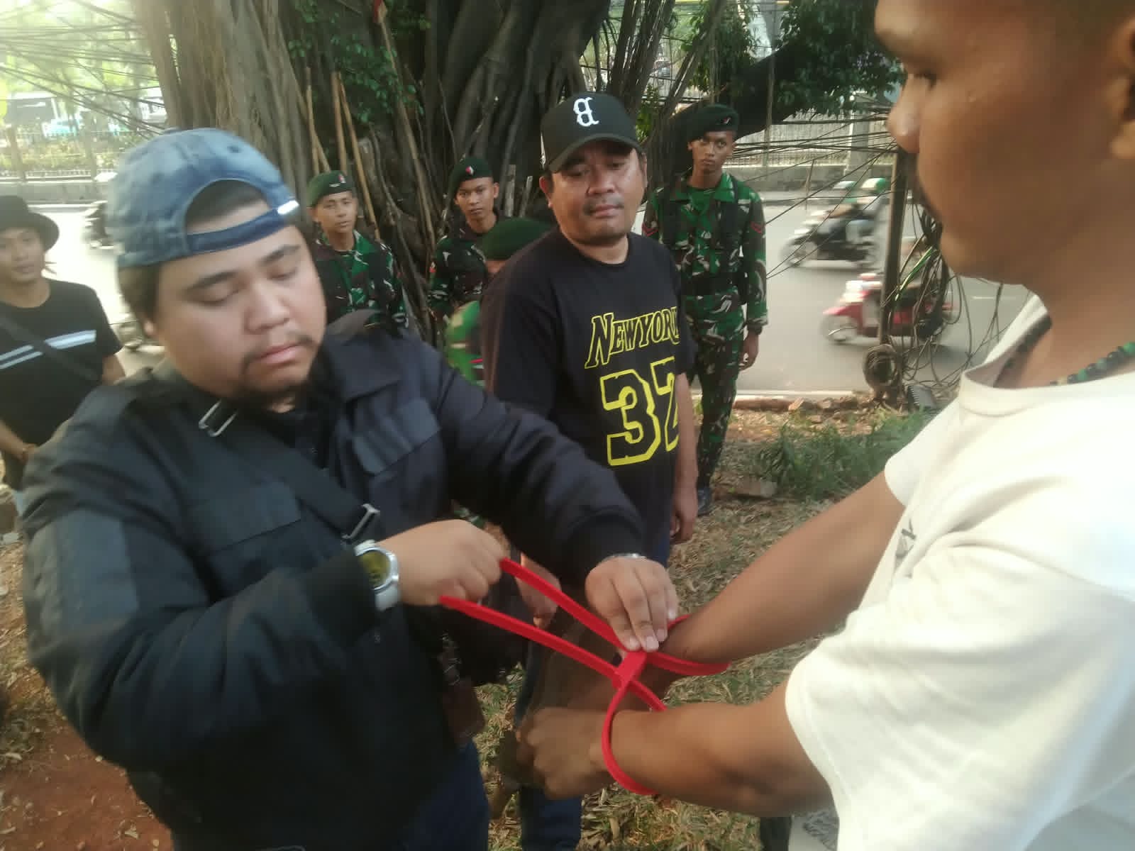 Bawa Senjata Tajam, Aldi Ranaldi Diserahkan ke Polsek Tanah Abang untuk Pemeriksaan