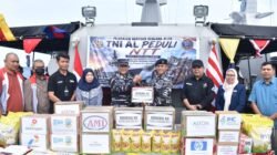 Dari Wilayah Sorong Papua Barat Daya, Kapal Perang TNI AL Angkut Bantuan Untuk Korban Terdampak Gempa Bumi NTT