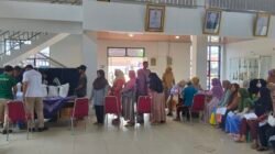 Aipda Ilyas Kawal Penyaluran Bantuan Beras Kemensos untuk Penerima di Sukamulya Aipda Ilyas Kawal Penyaluran Bantuan Beras Kemensos untuk Penerima di Sukamulya