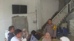 Bhabinkamtibmas Aipda Hartanto Amankan Penyaluran Beras Kemensos kepada Penerima di Dukuh Bhabinkamtibmas Aipda Hartanto Amankan Penyaluran Beras Kemensos kepada Penerima di Dukuh