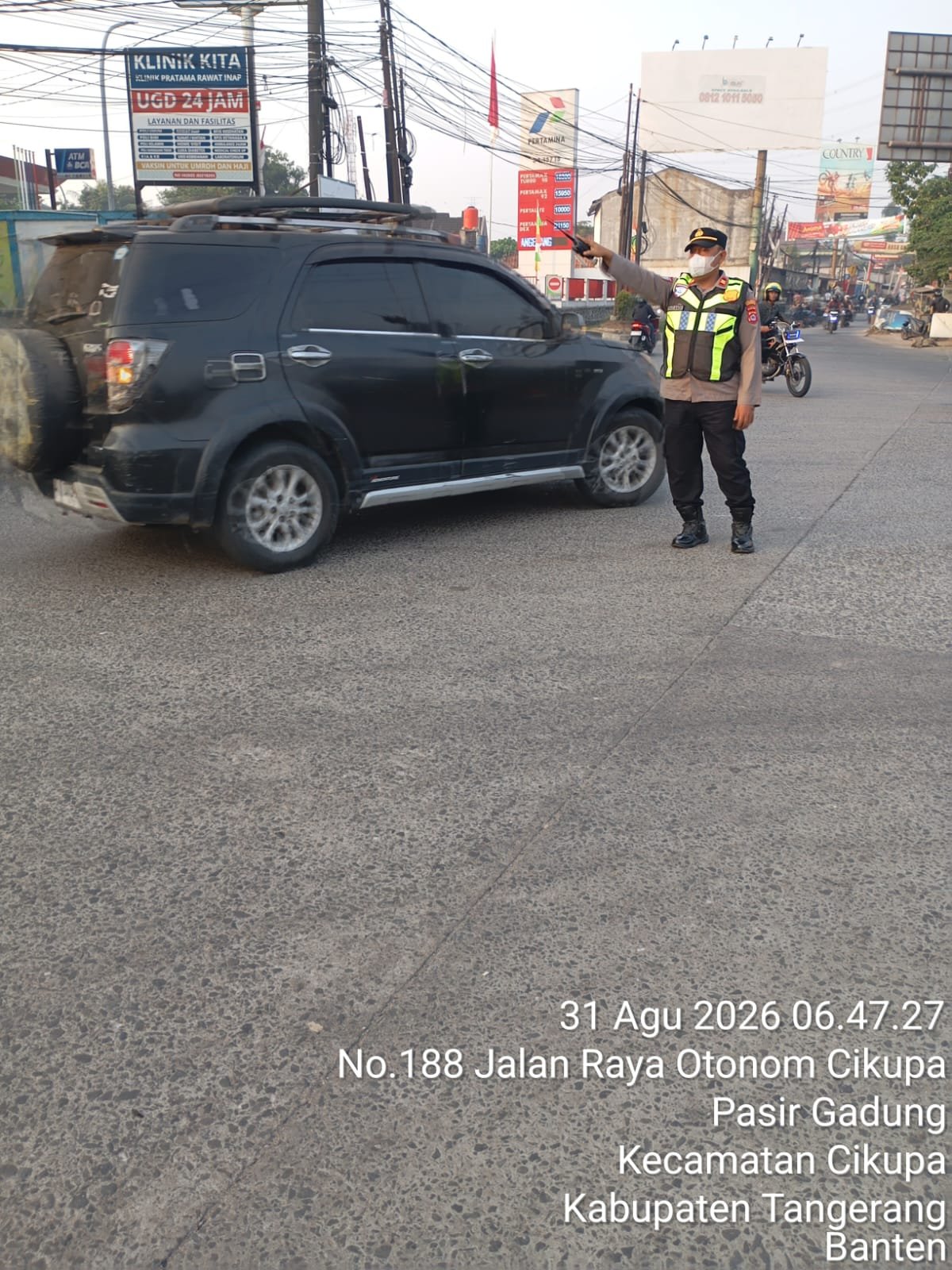 IPTU Rusandi Pimpin PECAK Pagi di Cikupa Mas, Antisipasi Kemacetan