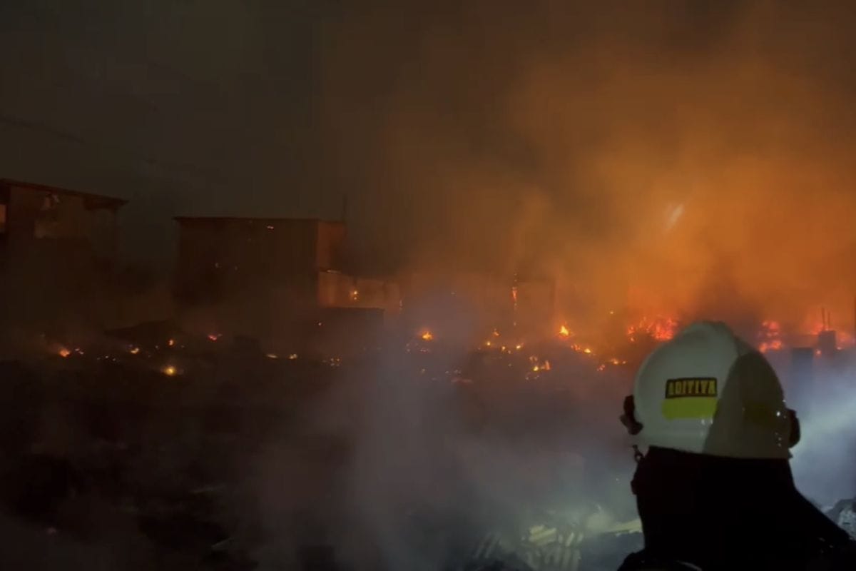 Kebakaran Besar di Muara Angke: Enam Puluh Rumah Hangus Terbakar
