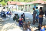 Hangatnya Kebersamaan, Satgas TMMD ke-129 Kodim 1505/Tidore Makan Bersama Warga di Lokasi Pekerjaan