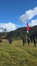 Menembus Keterisolasian Ugimba: Misi Pengabdian Koops TNI Habema Mengibarkan Merah Putih di Kaki Gunung Cartenz