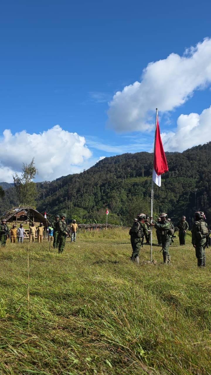Menembus Keterisolasian Ugimba: Misi Pengabdian Koops TNI Habema Mengibarkan Merah Putih di Kaki Gunung Cartenz Menembus Keterisolasian Ugimba: Misi Pengabdian Koops TNI Habema Mengibarkan Merah Putih di Kaki Gunung Cartenz