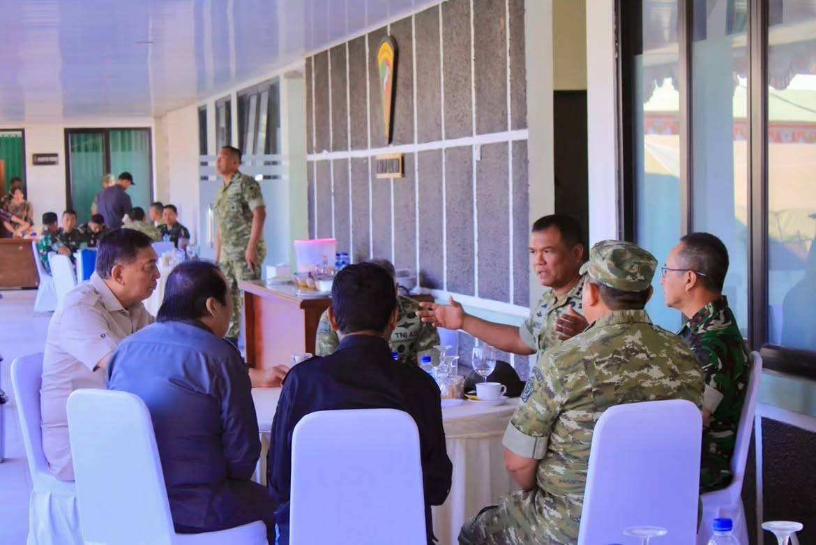 Wapang TNI Pastikan Kehadiran TNI Bantu Masyarakat Terdampak Bencana di NTT Wapang TNI Pastikan Kehadiran TNI Bantu Masyarakat Terdampak Bencana di NTT