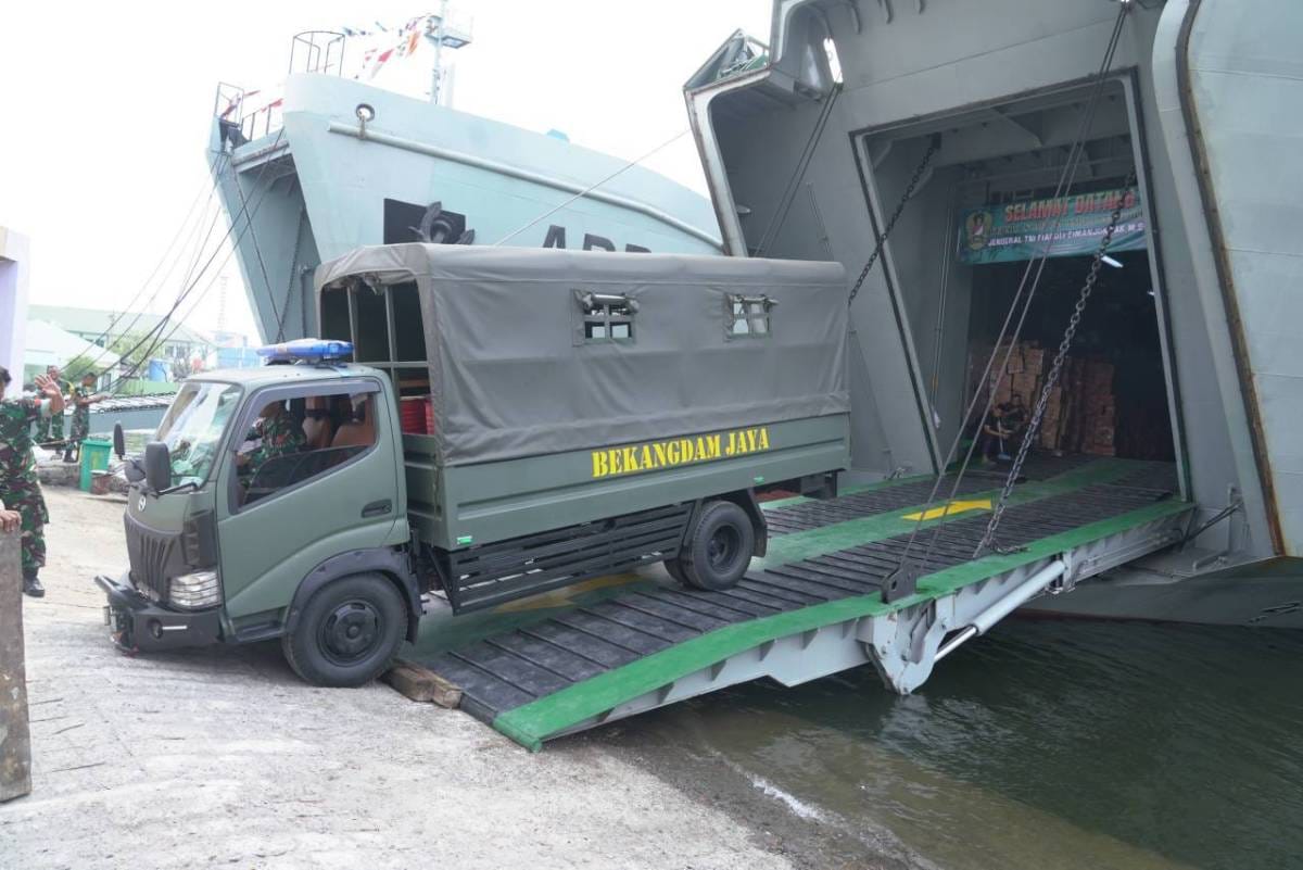 Hari Keenam Pascagempa, TNI Kerahkan 5.254 Personel dan Salurkan 293 Ton Bantuan untuk NTT