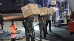 Hari Kesembilan Penanganan Gempa NTT, TNI Kerahkan 8.012 Personel dan Salurkan 803,824 Ton Bantuan