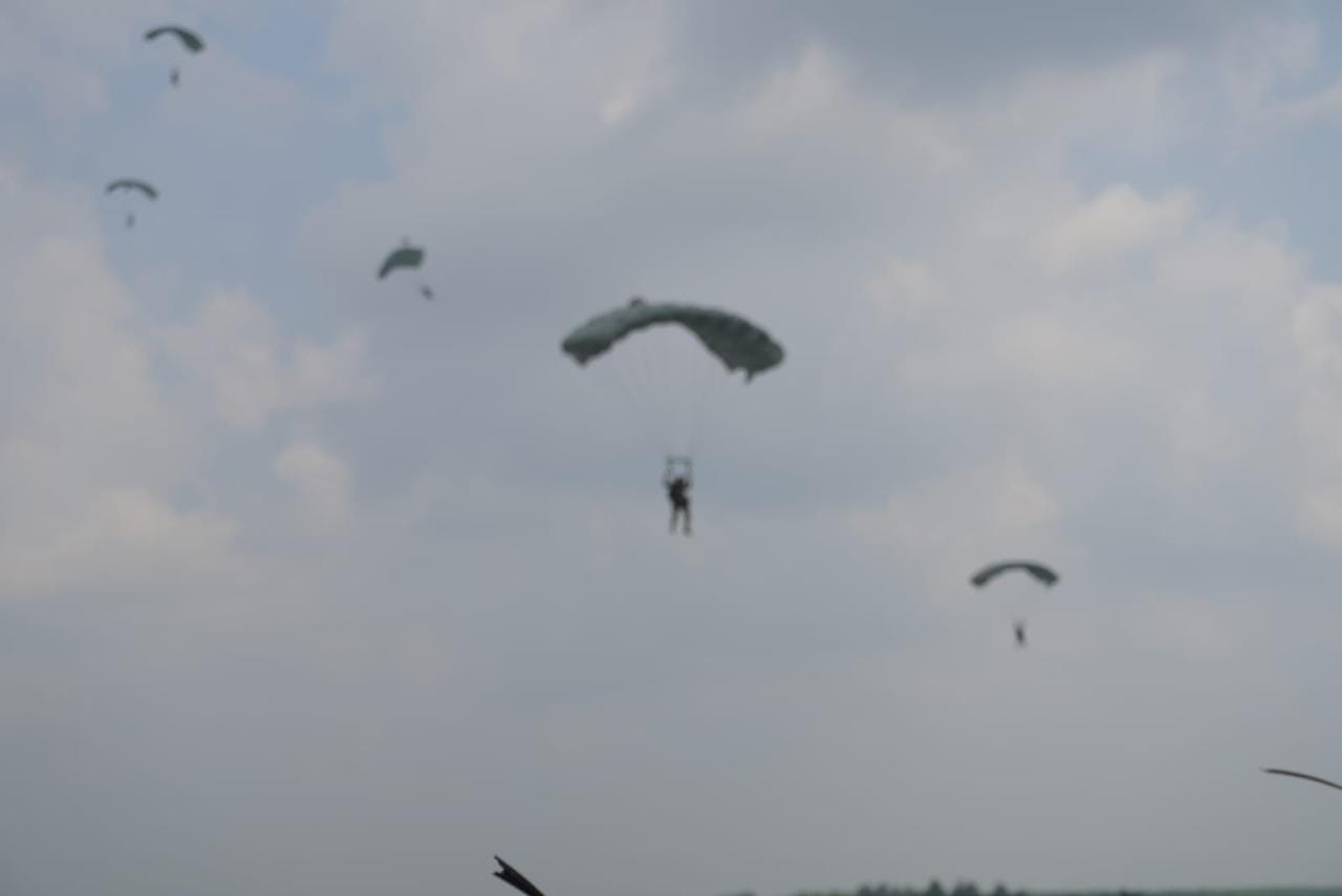 TNI Percepat Penanganan Karhutla Way Kambas, Tim Alfa Diterjunkan dari Udara