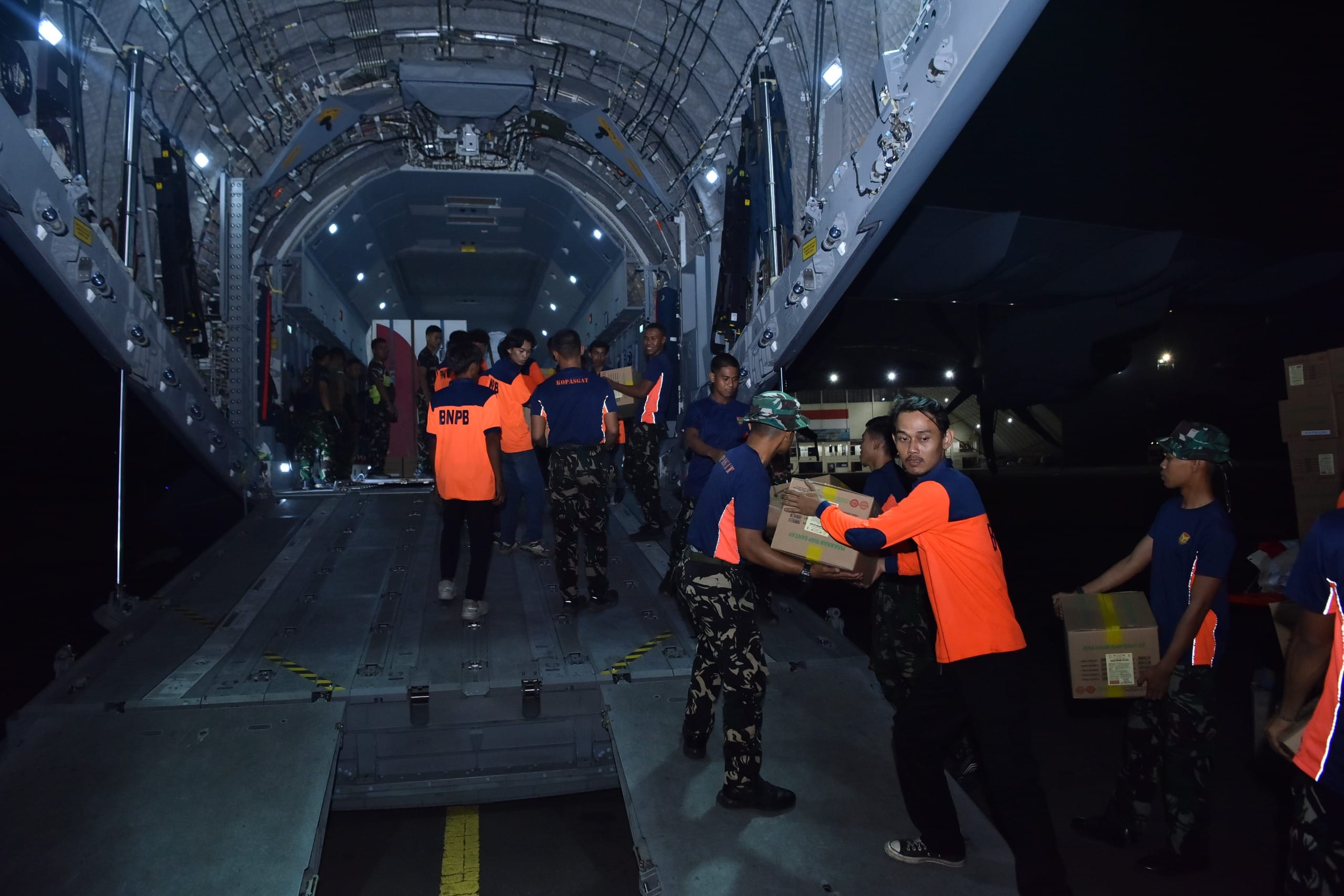 Hari Ketiga Belas Penanganan Gempa NTT, TNI Sudah Salurkan 946,923 Ton Bantuan