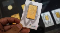 Penurunan Harga Emas Antam di Pasaran