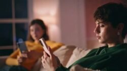 Kecanduan Smartphone Menurut Zodiak: Siapa Saja yang Sulit Lepas dari Ponsel?