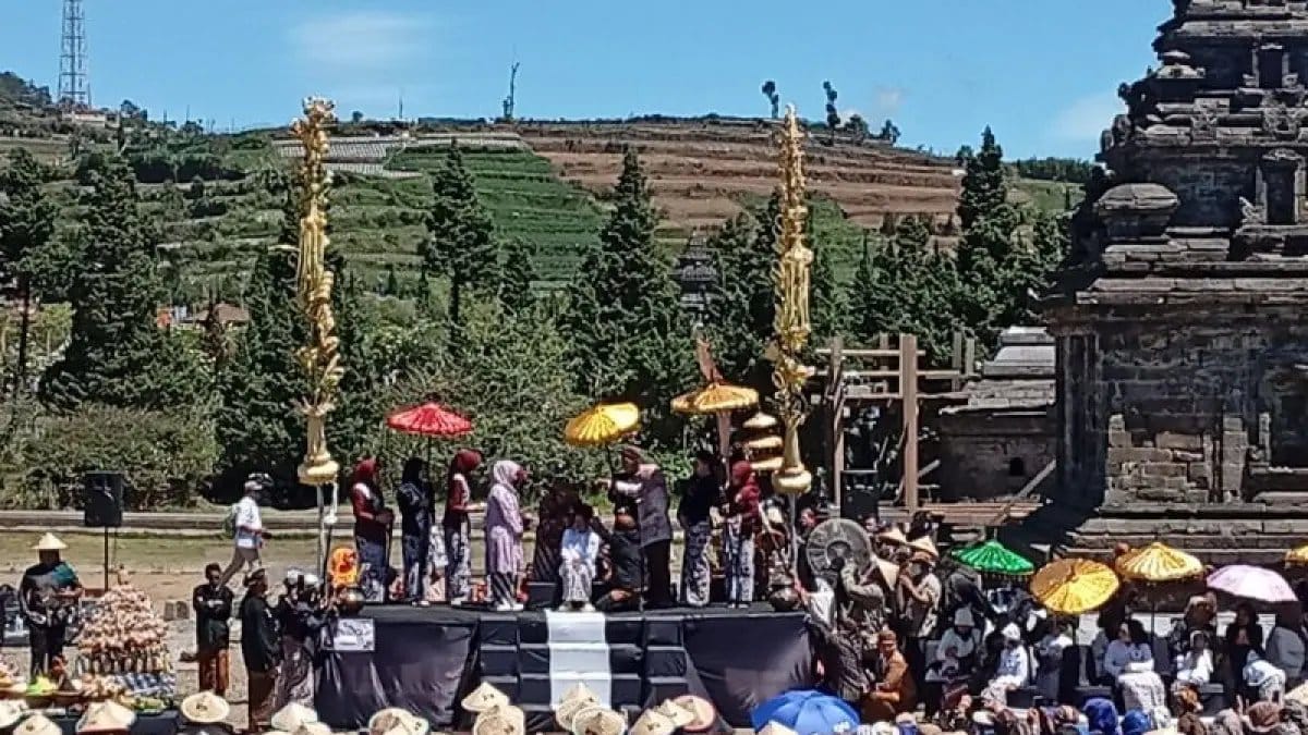 Keindahan dan Tradisi Ruwatan Anak Rambut Gimbal di Dieng Culture Festival 2026