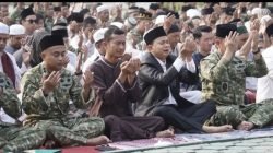 Ibadah Salat Istisqa oleh Korem 091 untuk Atasi Kekeringan Ibadah Salat Istisqa oleh Korem 091 untuk Atasi Kekeringan