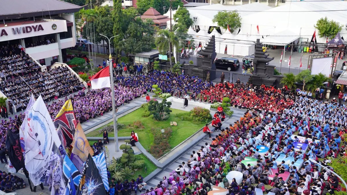 Pengukuhan Mahasiswa Baru UNTAG Surabaya dan Perkenalan Inovasi Robotic