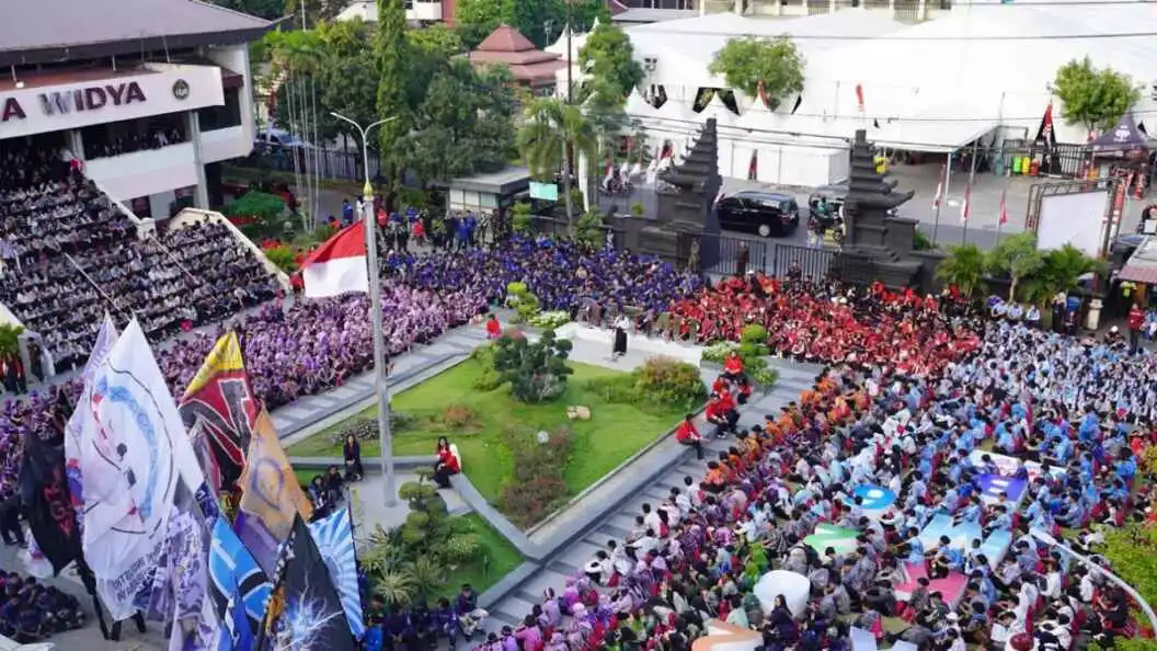 Pengukuhan Mahasiswa Baru UNTAG Surabaya dan Perkenalan Inovasi Robotic