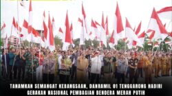 Tanamkan Semangat Kebangsaan, Danramil 01 Tenggarong Hadiri Gerakan Nasional Pembagian Bendera Merah Putih