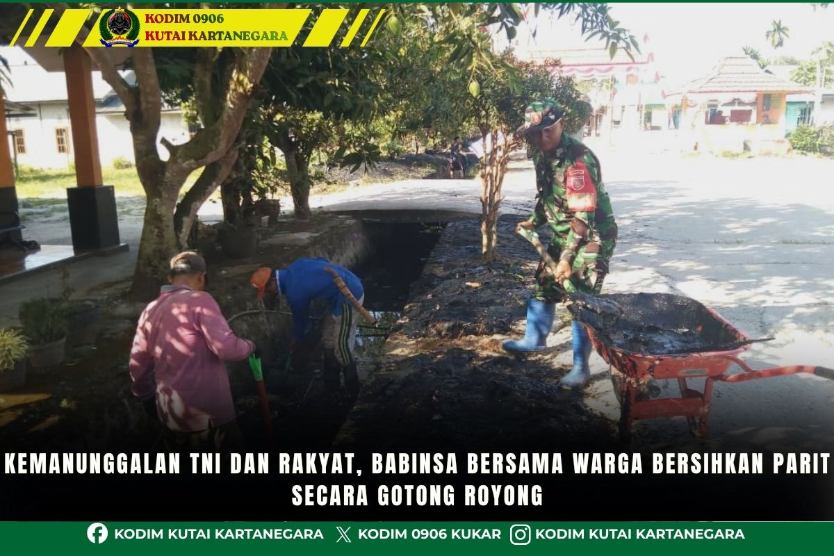 Kemanunggalan TNI dan Rakyat, Babinsa Bersama Warga Bersihkan Parit Secara Gotong Royong Kemanunggalan TNI dan Rakyat, Babinsa Bersama Warga Bersihkan Parit Secara Gotong Royong