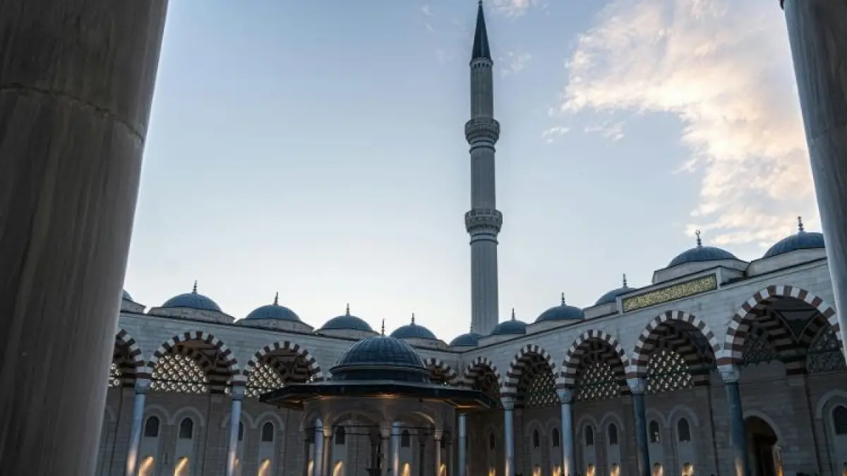 Jadwal Shalat Kuningan: 28 Agustus 2026