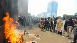 Aksi Mahasiswa di Gedung DPR: Ketegangan dan Tuntutan