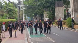 Pengamanan Polisi di Dekat DPR RI Pengamanan Polisi di Dekat DPR RI