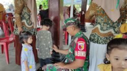 Cegah Stunting Sejak Dini, Babinsa Koramil 0808/03 Kanigoro Turun Tangan Dampingi Kegiatan Posyandu Di Desa Bangle