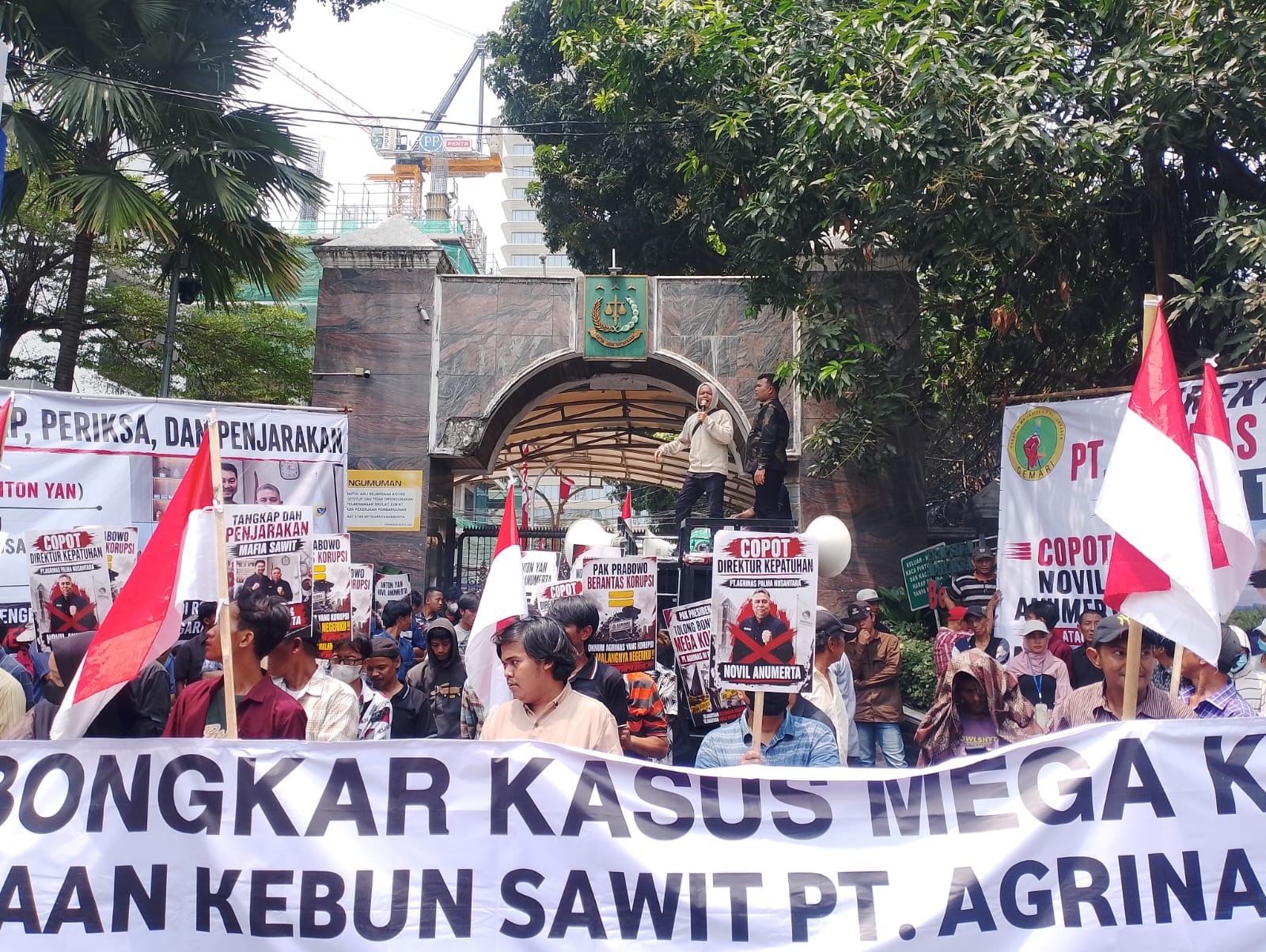 Sekitar 50 Massa Gerakan Pemuda Nusantara Gelar Aksi di Monas, Soroti Kerusuhan 27 Agustus