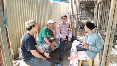 Bhabinkamtibmas Sambangi Tokoh Agama di Sukamulya, Perkuat Silaturahmi dan Kamtibmas