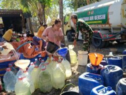 Tanggap Darurat, Kodim Bojonegoro Terus Pasok Puluhan Ribu Liter Air Bersih ke Wilayah Kekeringan