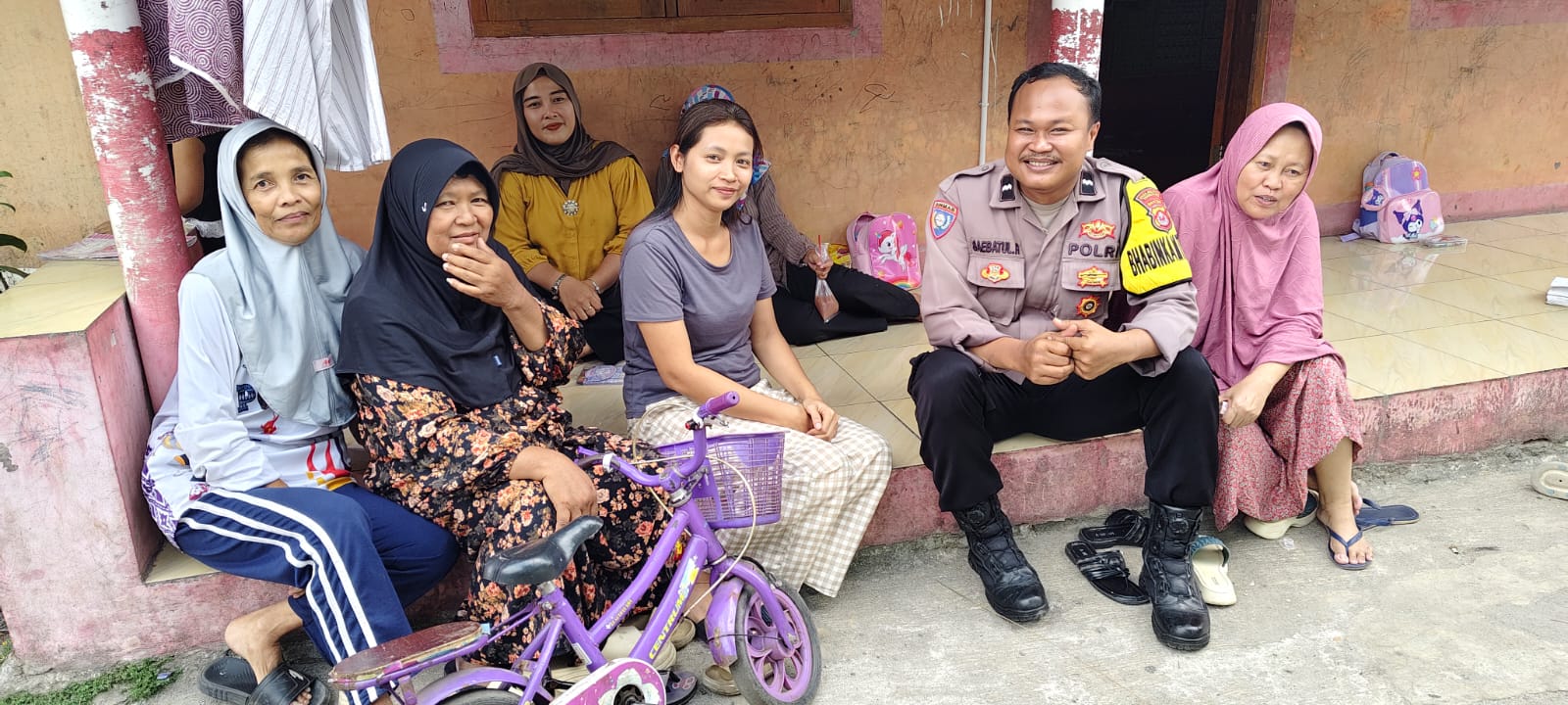 Sambangi Warga, Bhabinkamtibmas Desa Cikupa Perkuat Silaturahmi dan Kamtibmas Sambangi Warga, Bhabinkamtibmas Desa Cikupa Perkuat Silaturahmi dan Kamtibmas